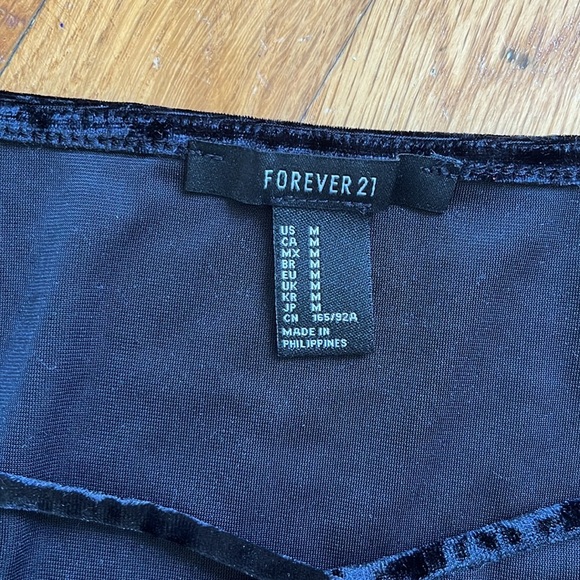 Black Crushed Velvet Criss Cross V-Neck Crop Top Size Medium - Picture 5 of 9